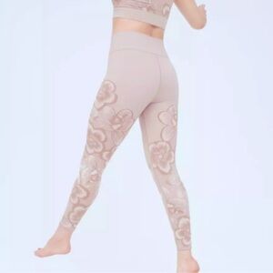 Aerie Offline 7/8 High Rise Seamless Floral Leggings, Dusty Pale Pink, size XS
